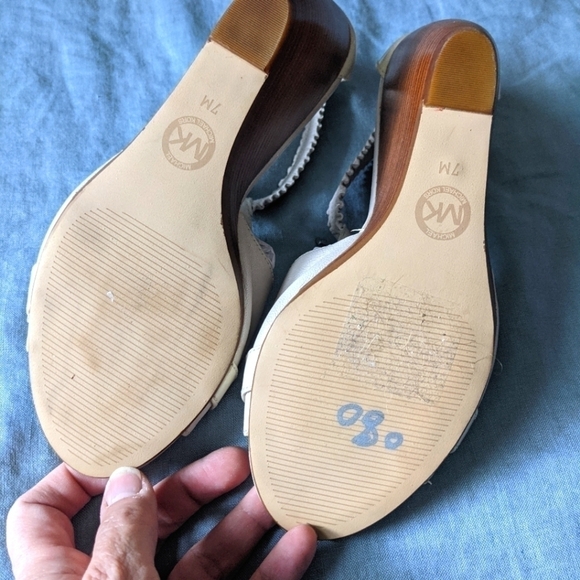 𝅺MICHAEL by Michael Kors Wedge Ivory Leather Sandal with Buckle and Zip Front 7 - Picture 5 of 9